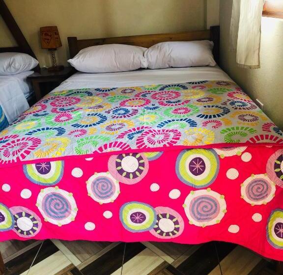 اتاق خانوادگی, Hostal Laurita Beach