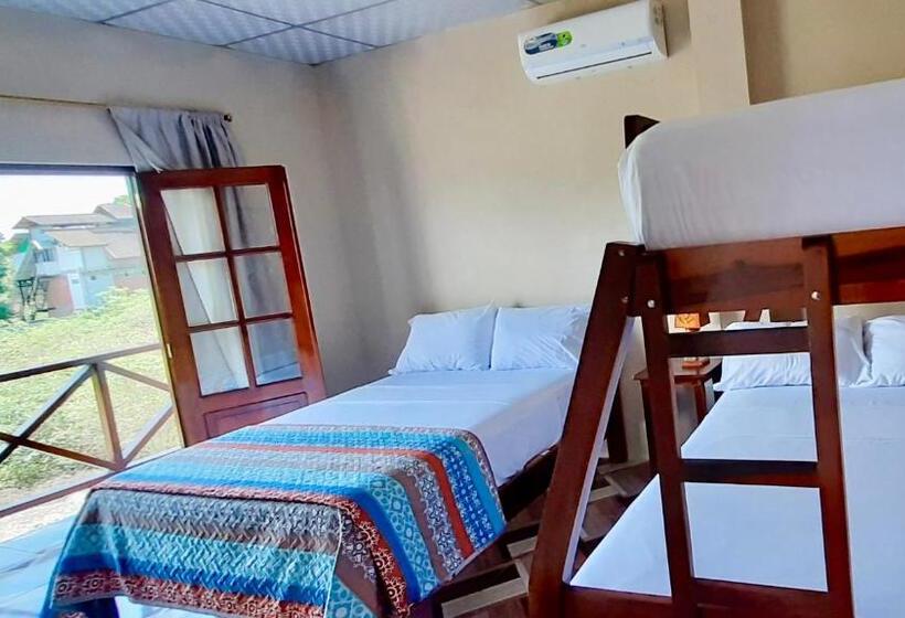 اتاق خانوادگی, Hostal Laurita Beach