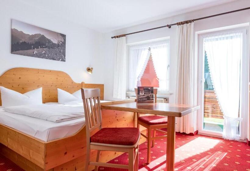 Трехместный Номер Стандарт с Балконом, Landhaus Almrausch