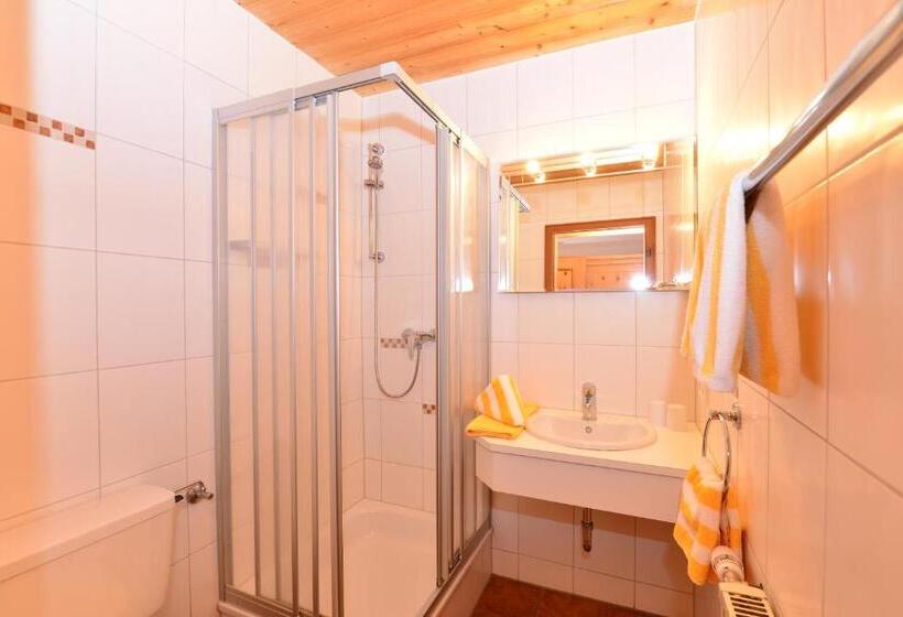 Трехместный Номер Стандарт с Балконом, Landhaus Almrausch