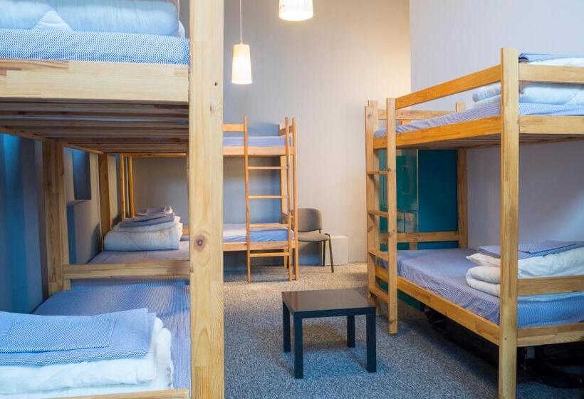تختخواب در اتاق مشترک, Go Hostel Rewolucji