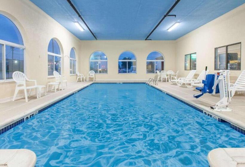 Номер Стандарт Кровать Кинг Адаптированный для Инвалидов, Days Inn By Wyndham Miami
