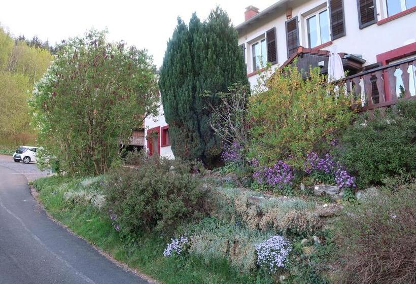 Четырехместный Номер Стандарт Вид на Сад, Chambres D Hôtes Le Chêne