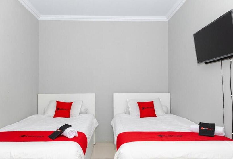 Номер Стандарт, Reddoorz Plus Near Transmart Kairagi Dua Manado