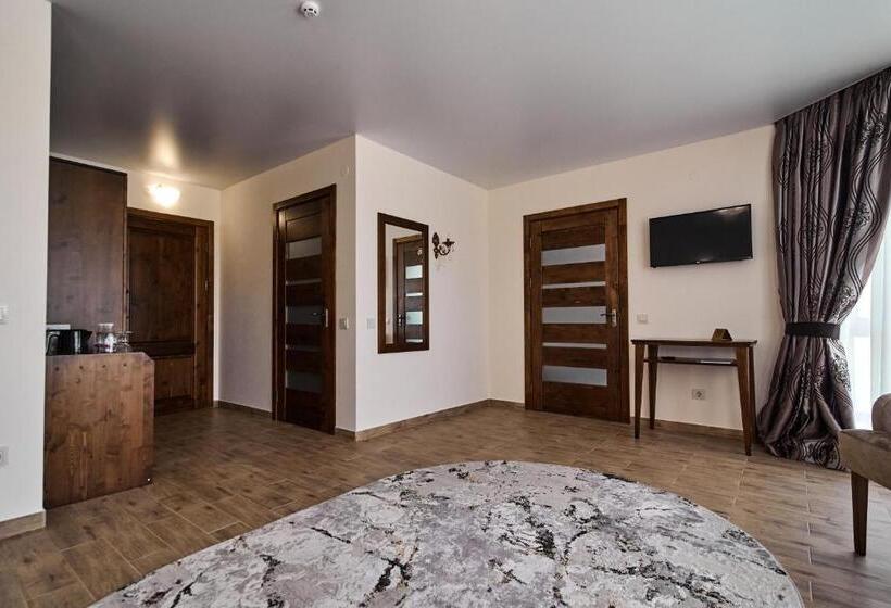 سوییت با چشم‌انداز کوه, Villa Livorno