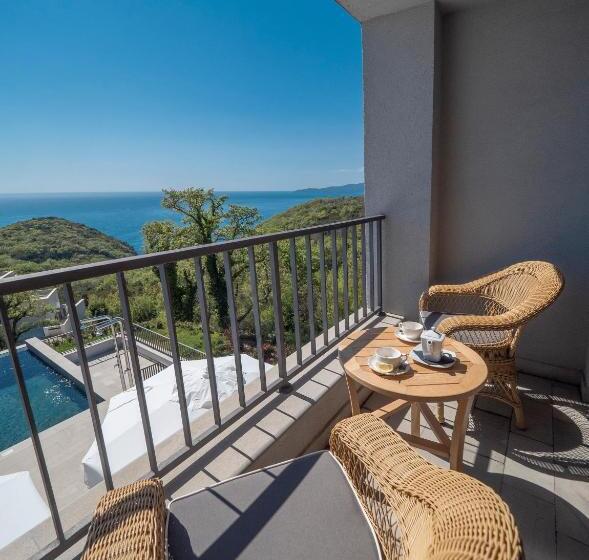 חדר סטנדרט נוף לים עם מרפסת, Vivid Blue Serenity Resort