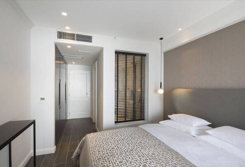 חדר סטנדרט נוף לים עם מרפסת, Vivid Blue Serenity Resort