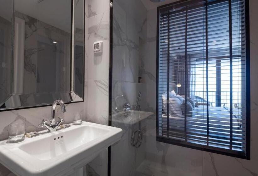 חדר סטנדרט מעבר לחד עם נוף לים, Vivid Blue Serenity Resort