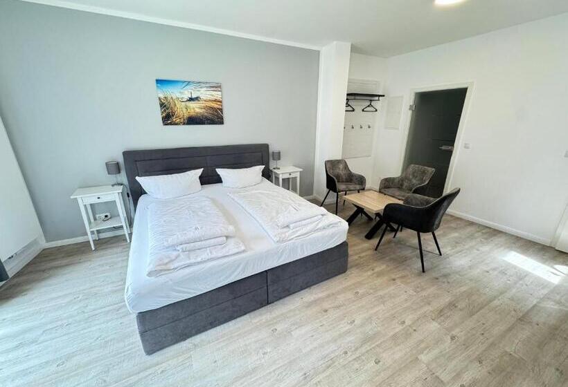 Standard Triple Room with Terrace, Altstadtpension Rostock