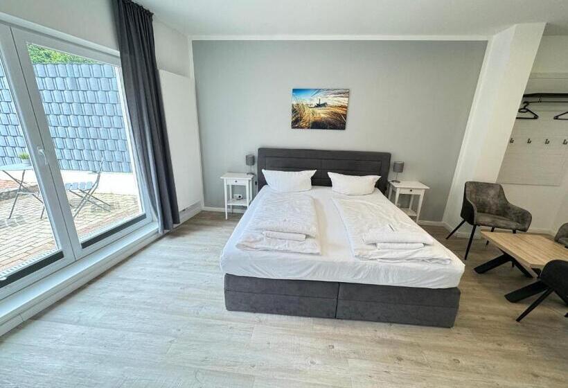Standard Triple Room with Terrace, Altstadtpension Rostock