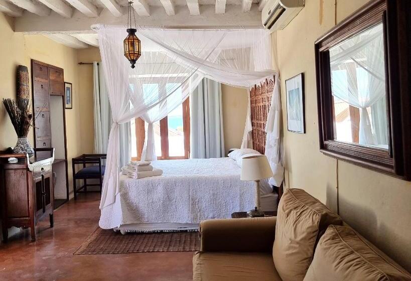 اتاق لوکس با بالکن و چشم‌انداز دریا, Terraço Das Quitandas Design Accommodation Al