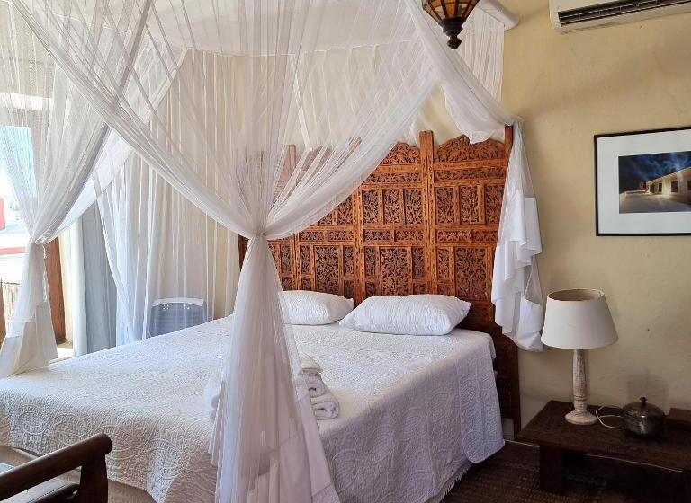 اتاق لوکس با بالکن و چشم‌انداز دریا, Terraço Das Quitandas Design Accommodation Al