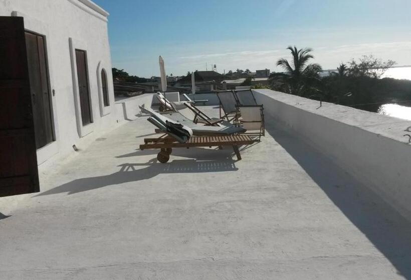 اتاق لوکس با بالکن و چشم‌انداز دریا, Terraço Das Quitandas Design Accommodation Al