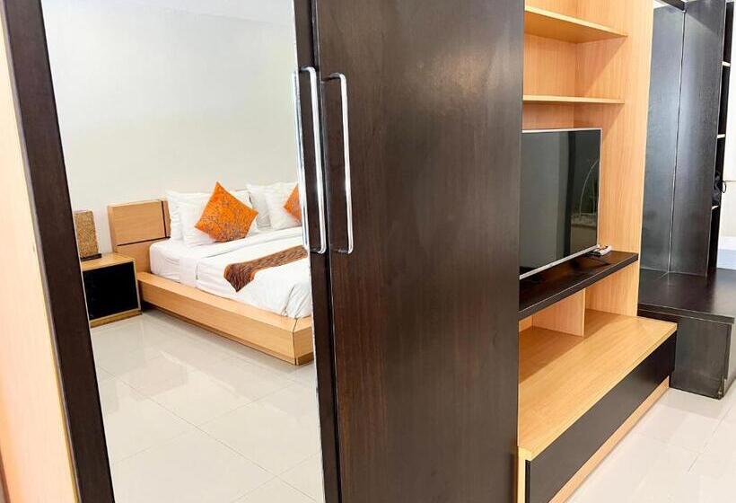 اتاق لوکس با چشم‌انداز استخر, La Villa Khon Kaen