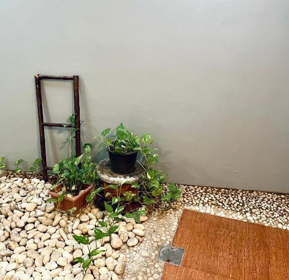 اتاق لوکس با چشم‌انداز استخر, La Villa Khon Kaen