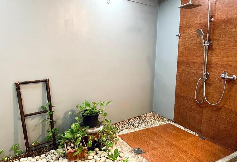 اتاق لوکس با چشم‌انداز استخر, La Villa Khon Kaen