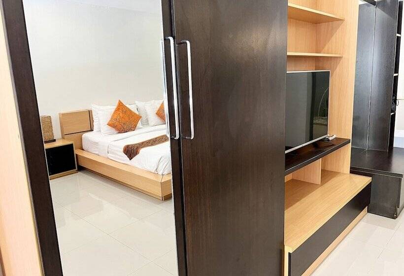 اتاق لوکس با چشم‌انداز استخر, La Villa Khon Kaen