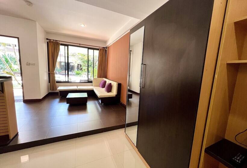 اتاق لوکس با چشم‌انداز استخر, La Villa Khon Kaen