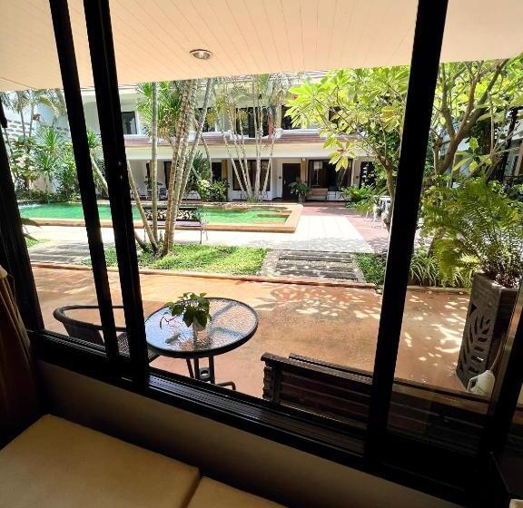 اتاق لوکس با چشم‌انداز استخر, La Villa Khon Kaen