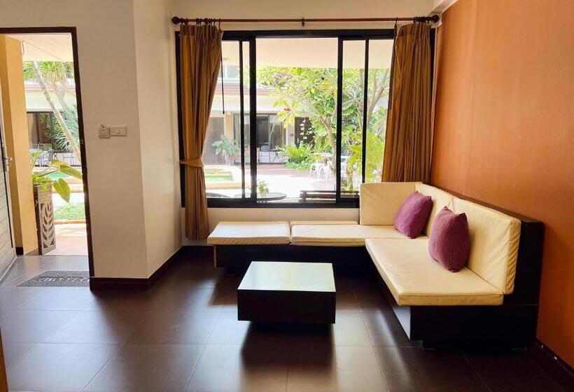 اتاق لوکس با چشم‌انداز استخر, La Villa Khon Kaen