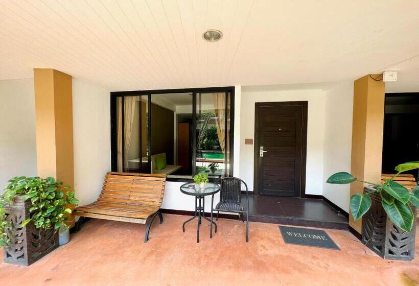 اتاق لوکس با چشم‌انداز استخر, La Villa Khon Kaen