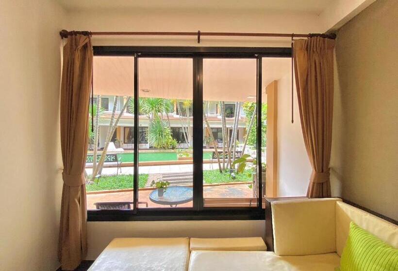 اتاق لوکس با چشم‌انداز استخر, La Villa Khon Kaen
