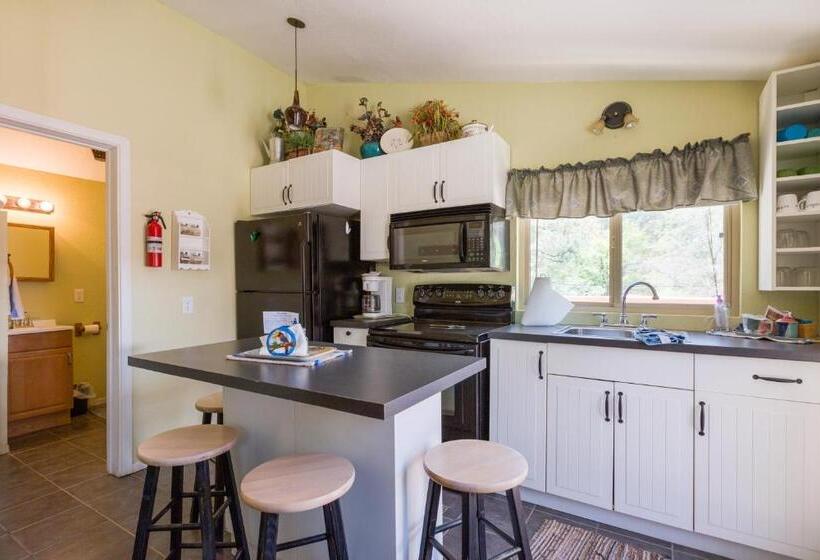 Номер Стандарт, Crown King Cabins Bradshaw