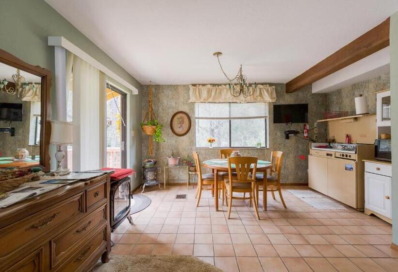 Люкс, Crown King Cabins Bradshaw