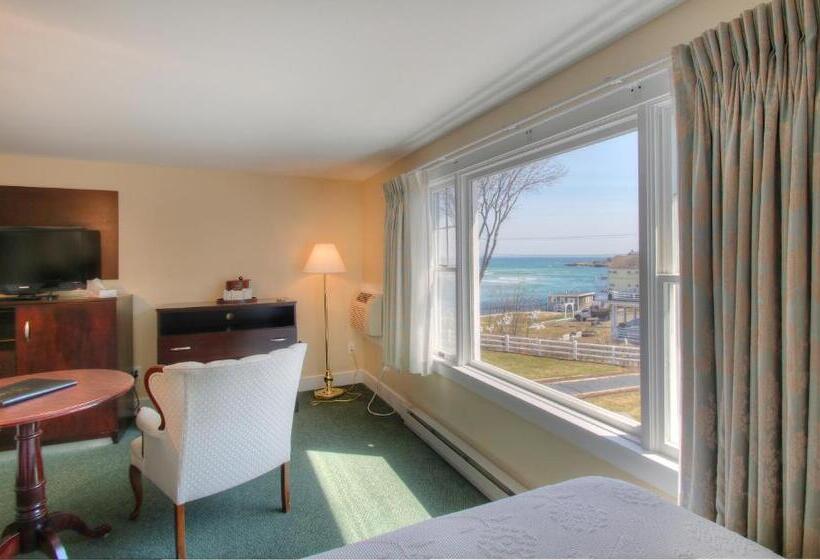 Трехместный Номер Стандарт с Видом, Terrace By The Sea