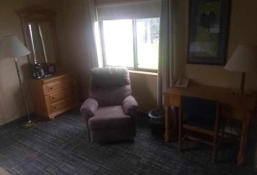 디럭스 스위트 킹 침대, Super 8 By Wyndham Baxter/brainerd Area
