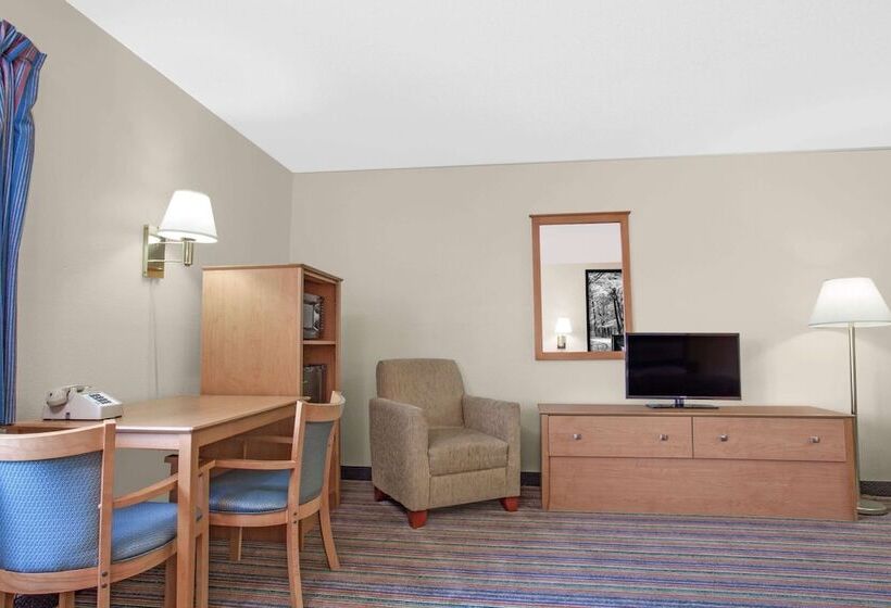 سوییت, Super 8 By Wyndham Evansville East
