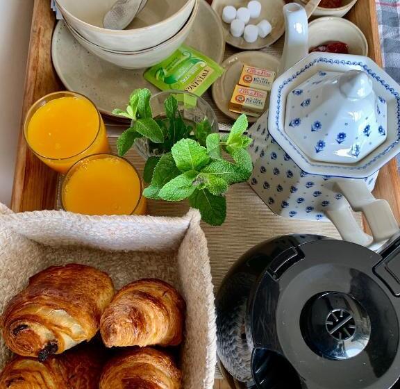 带按摩浴盆的套房, La Maison Des Vendangeurs   Table D Hôtes Le Soir Du Jeudi Au Dimanche  Jacuzzi   Balnéo Spa   Acces