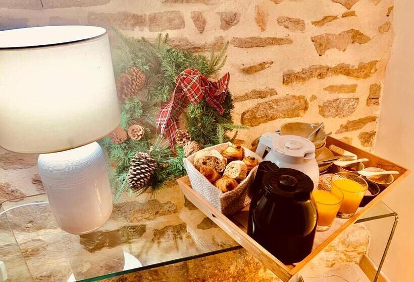 带大床的套房, La Maison Des Vendangeurs   Table D Hôtes Le Soir Du Jeudi Au Dimanche  Jacuzzi   Balnéo Spa   Acces