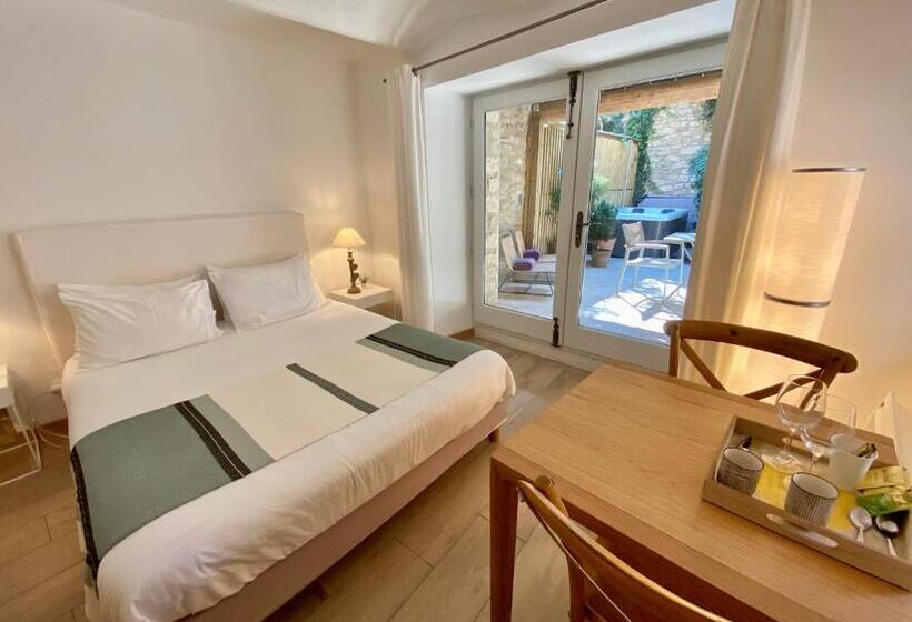 标准房带园景, La Maison Des Vendangeurs   Table D Hôtes Le Soir Du Jeudi Au Dimanche  Jacuzzi   Balnéo Spa   Acces