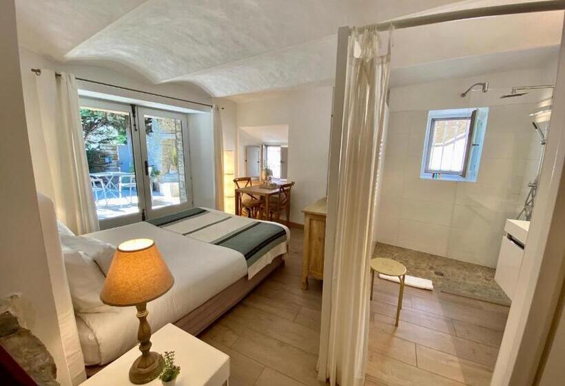 标准房带园景, La Maison Des Vendangeurs   Table D Hôtes Le Soir Du Jeudi Au Dimanche  Jacuzzi   Balnéo Spa   Acces
