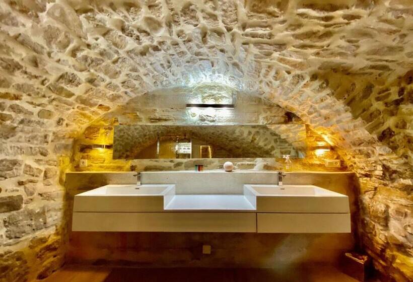 带按摩浴盆的套房, La Maison Des Vendangeurs   Table D Hôtes Le Soir Du Jeudi Au Dimanche  Jacuzzi   Balnéo Spa   Acces