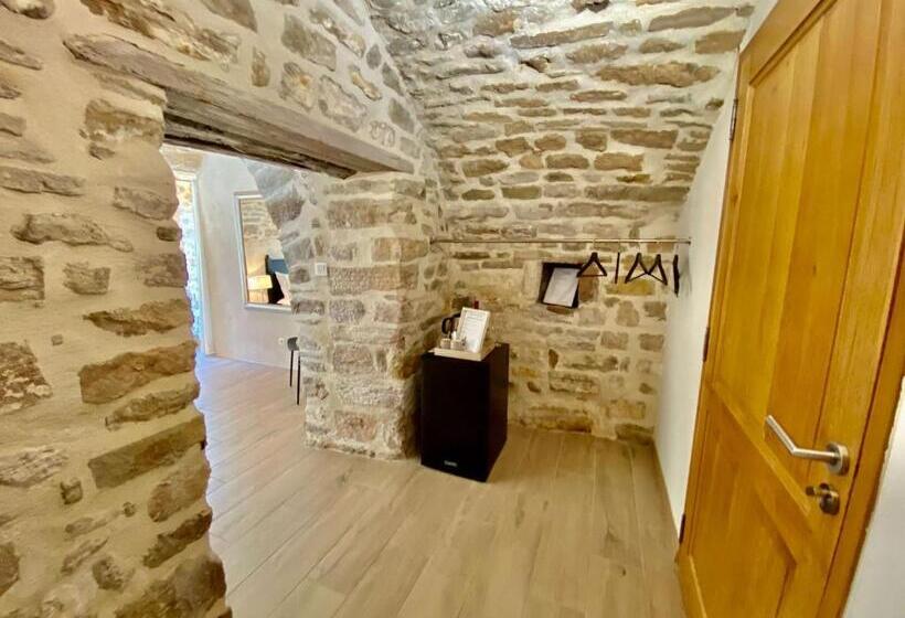 带按摩浴盆的套房, La Maison Des Vendangeurs   Table D Hôtes Le Soir Du Jeudi Au Dimanche  Jacuzzi   Balnéo Spa   Acces