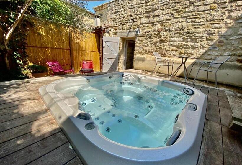 带按摩浴盆的套房, La Maison Des Vendangeurs   Table D Hôtes Le Soir Du Jeudi Au Dimanche  Jacuzzi   Balnéo Spa   Acces