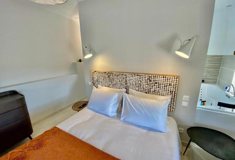 带大床的标准间, La Maison Des Vendangeurs   Table D Hôtes Le Soir Du Jeudi Au Dimanche  Jacuzzi   Balnéo Spa   Acces