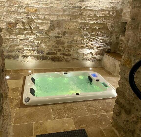 带大床的复式套间, La Maison Des Vendangeurs   Table D Hôtes Le Soir Du Jeudi Au Dimanche  Jacuzzi   Balnéo Spa   Acces