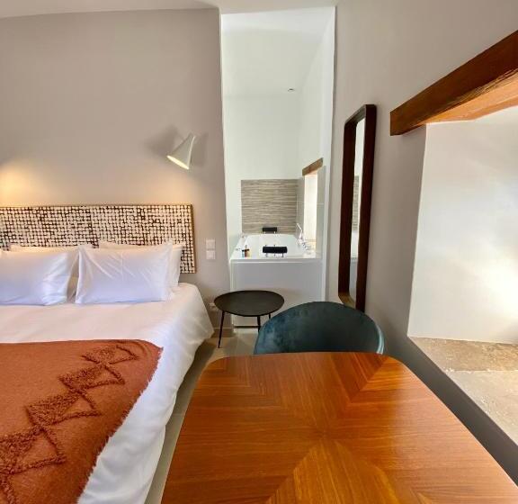 带大床的标准间, La Maison Des Vendangeurs   Table D Hôtes Le Soir Du Jeudi Au Dimanche  Jacuzzi   Balnéo Spa   Acces