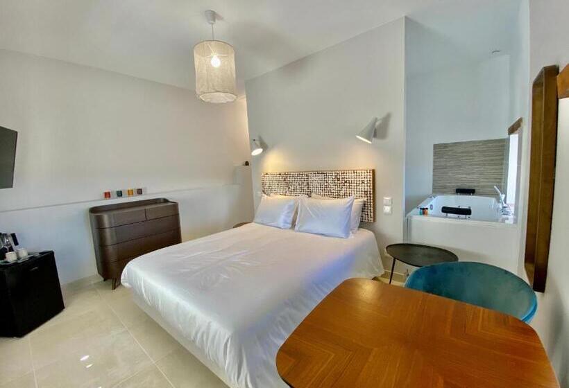 带大床的标准间, La Maison Des Vendangeurs   Table D Hôtes Le Soir Du Jeudi Au Dimanche  Jacuzzi   Balnéo Spa   Acces