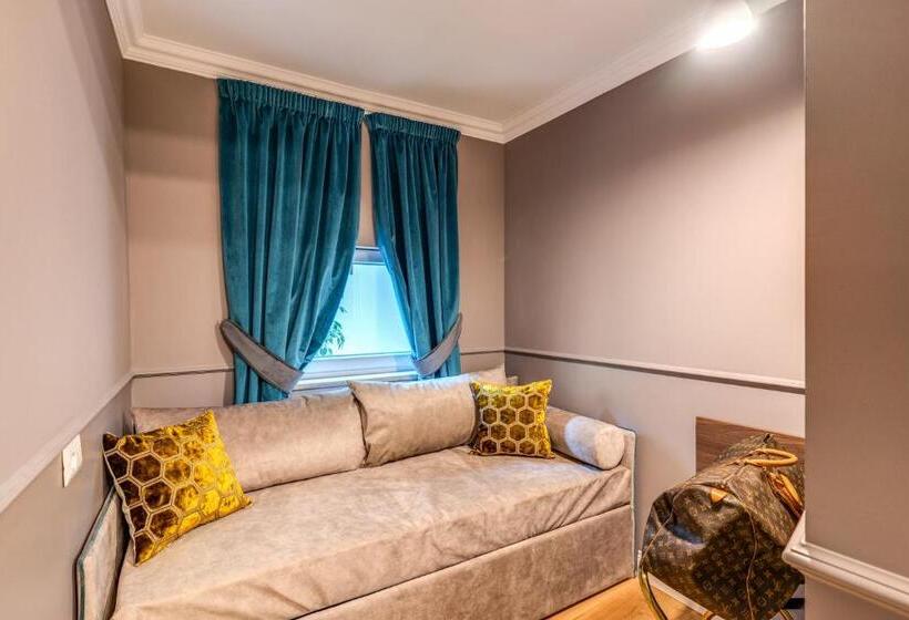 Habitación Triple Deluxe, Tree Charme Parliament Boutique