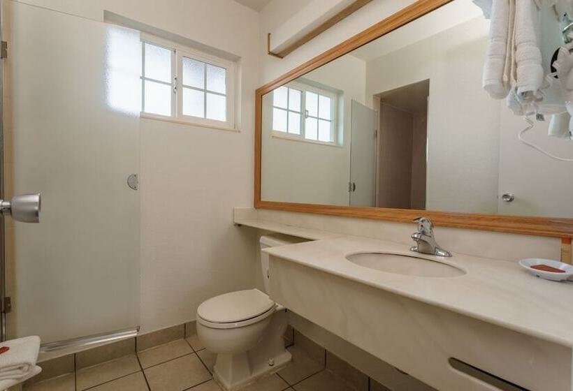 Номер Стандарт, Riverfront Inn Roseburg