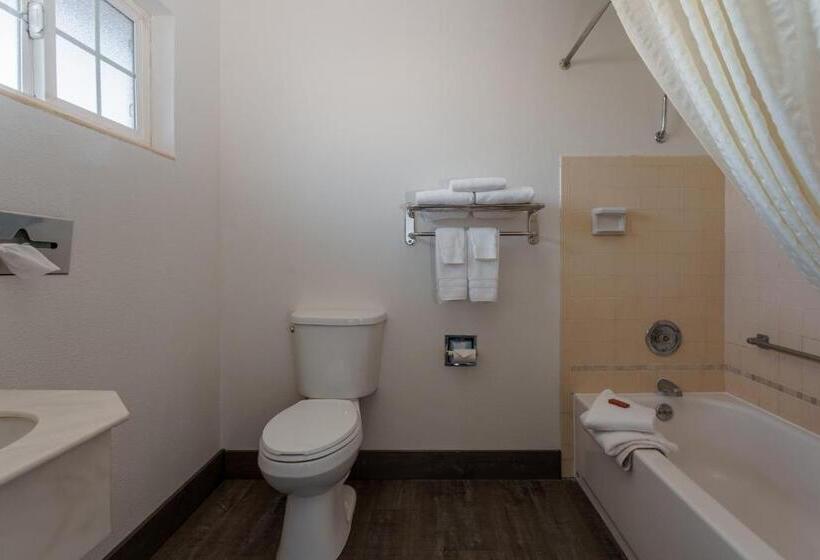 Номер Стандарт, Riverfront Inn Roseburg