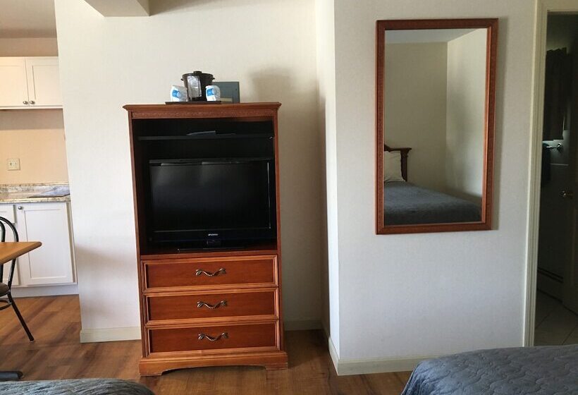 Номер Deluxe, The Towne Motel