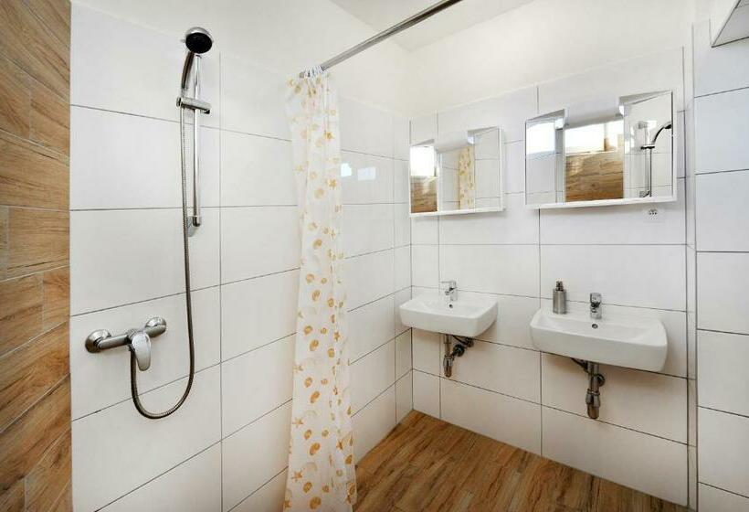Кровать в Общей Комнате, Bel Hostel