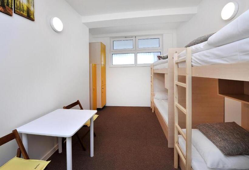 Четырехместный номер эконом класса с общей ванной комнатой, Bel Hostel