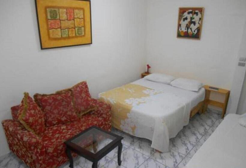 اتاق استاندارد سه نفره, Lucy Rooms