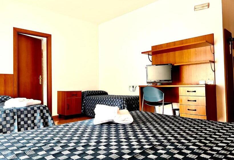 اتاق استاندارد چهار تخته, Nazareth Residence